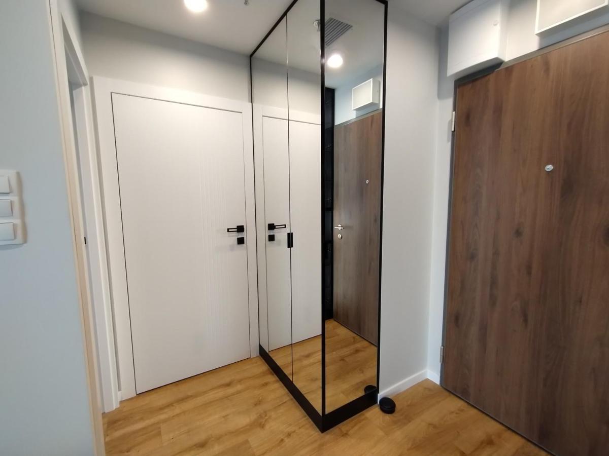 Wola Tower Deluxe Separate Bedroom With Free Garage - By Perfect Apart Warsaw Ngoại thất bức ảnh