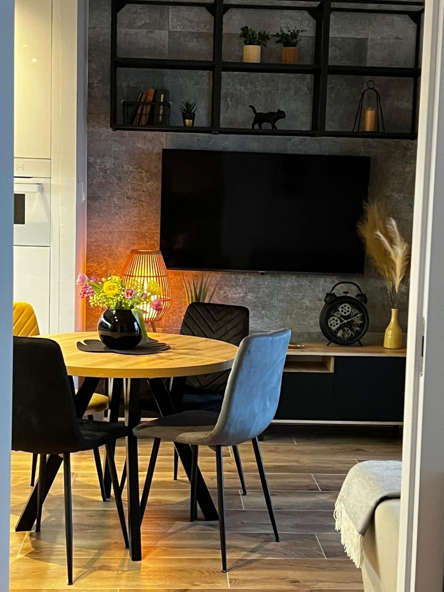 Wola Tower Deluxe Separate Bedroom With Free Garage - By Perfect Apart Warsaw Ngoại thất bức ảnh