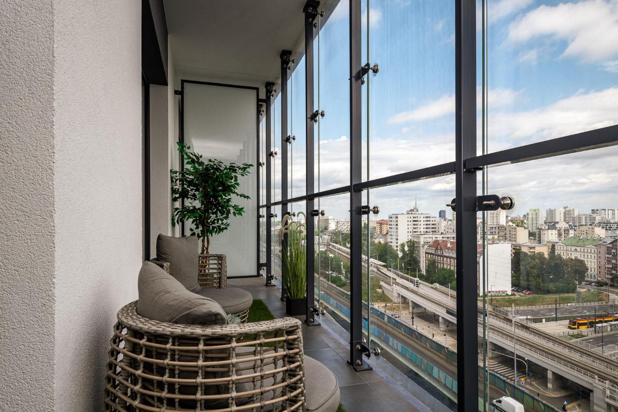 Wola Tower Deluxe Separate Bedroom With Free Garage - By Perfect Apart Warsaw Ngoại thất bức ảnh